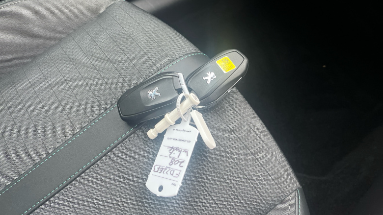 Peugeot 208 1.2 PureTech 100 Allure Premium + 5dr Petrol Hatchback